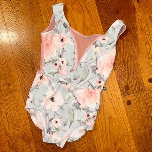 🤍 Beautiful floral Lucky Leo Size M 🍀